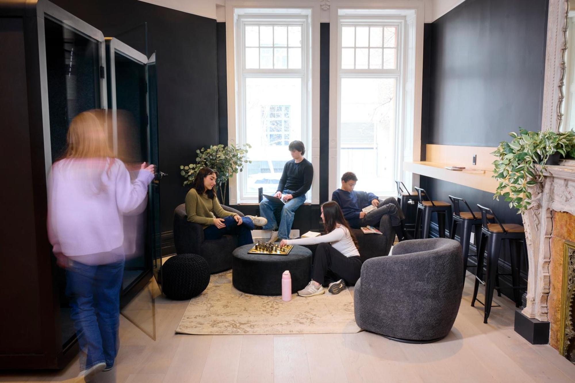 Capsule Residence — Photos 2